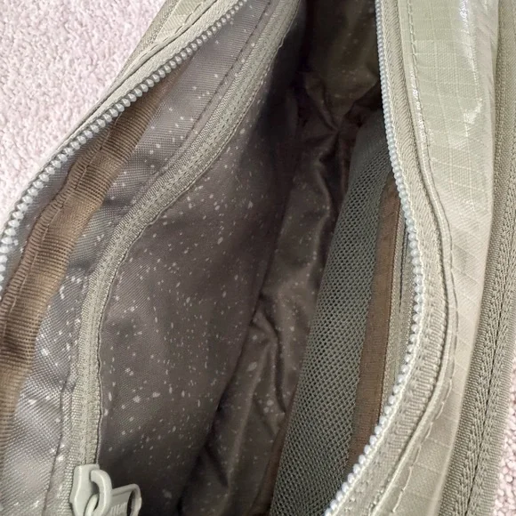 Calpak Terra Sling - Juniper Green - Picture 8 of 12